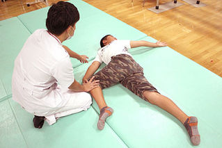 (下)体幹や下肢の柔軟性高める (下)体幹や下肢の柔軟性高める